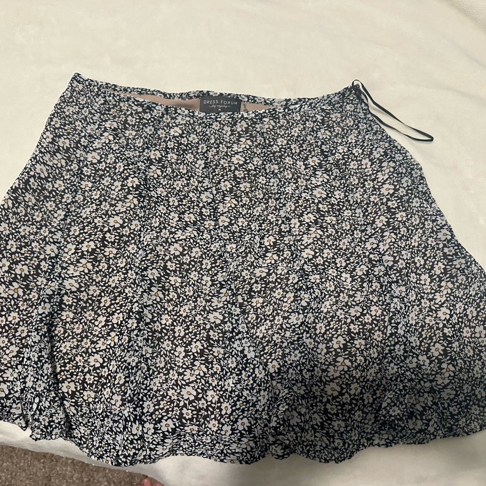 Dress Forum Black and White Floral Skater Skirt